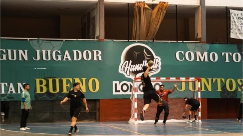El club Lomoro enfrenta a jugadores estrellas del handball para cerrar el año