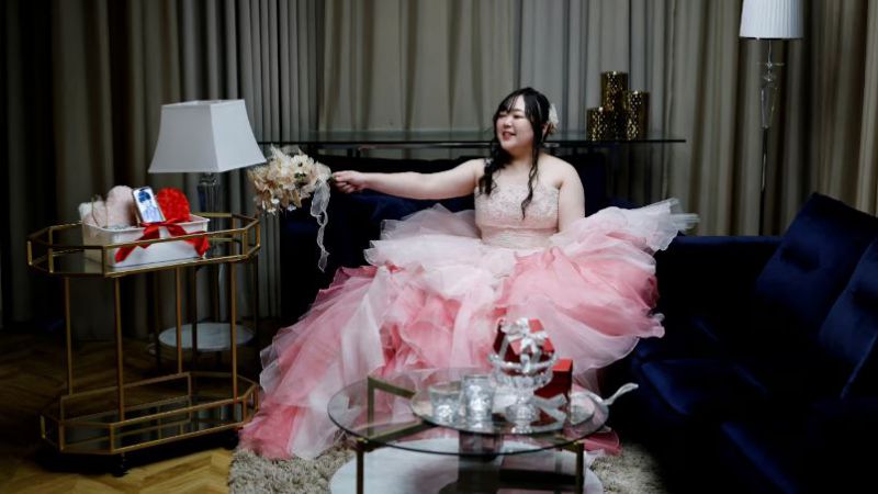 Se casó con una IA creada con ChatGPT: mirá la boda con un novio virtual