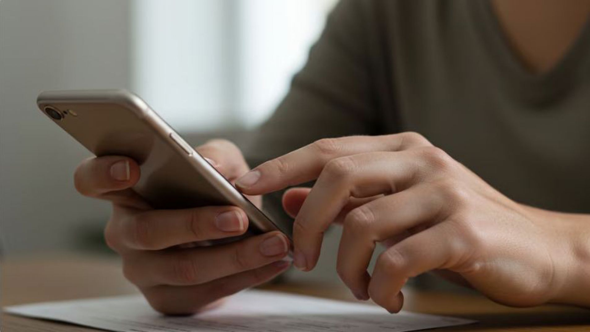 En el celular del vecino encontró abuso sexual infantil y aparecía su hija