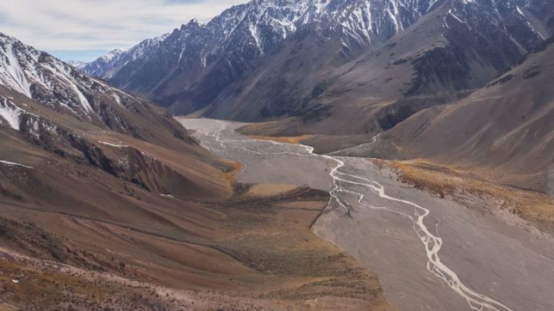 El Río Mendoza en uno de sus peores veranos: el caudal cayó a menos de la mitad