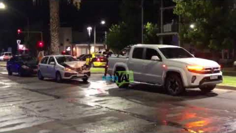 Tres vehículos chocaron en cadena en avenida Yrigoyen