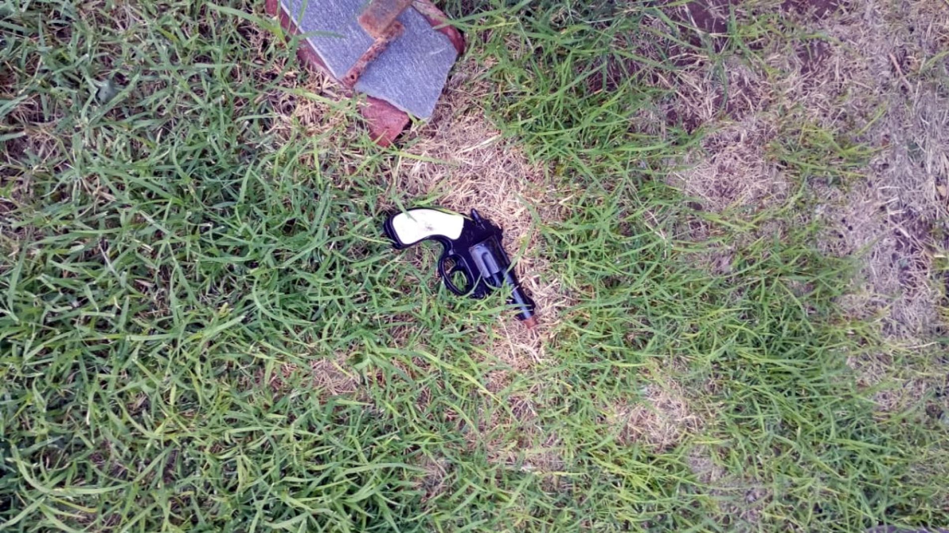 La pistola que utilizó el asaltante.