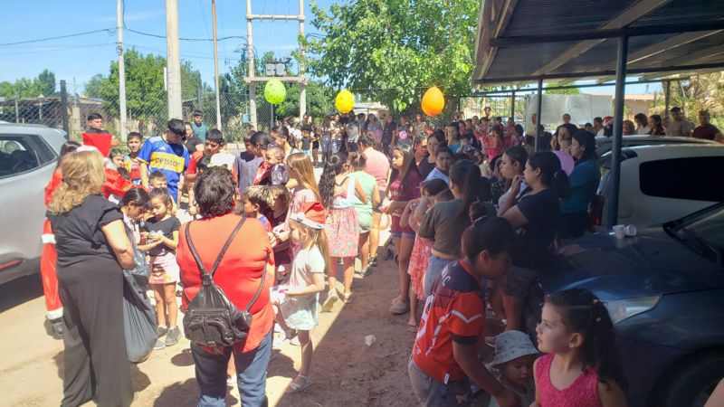 Los chicos de Pobre Diablo ya le entregaron la cartita a Papa Noel