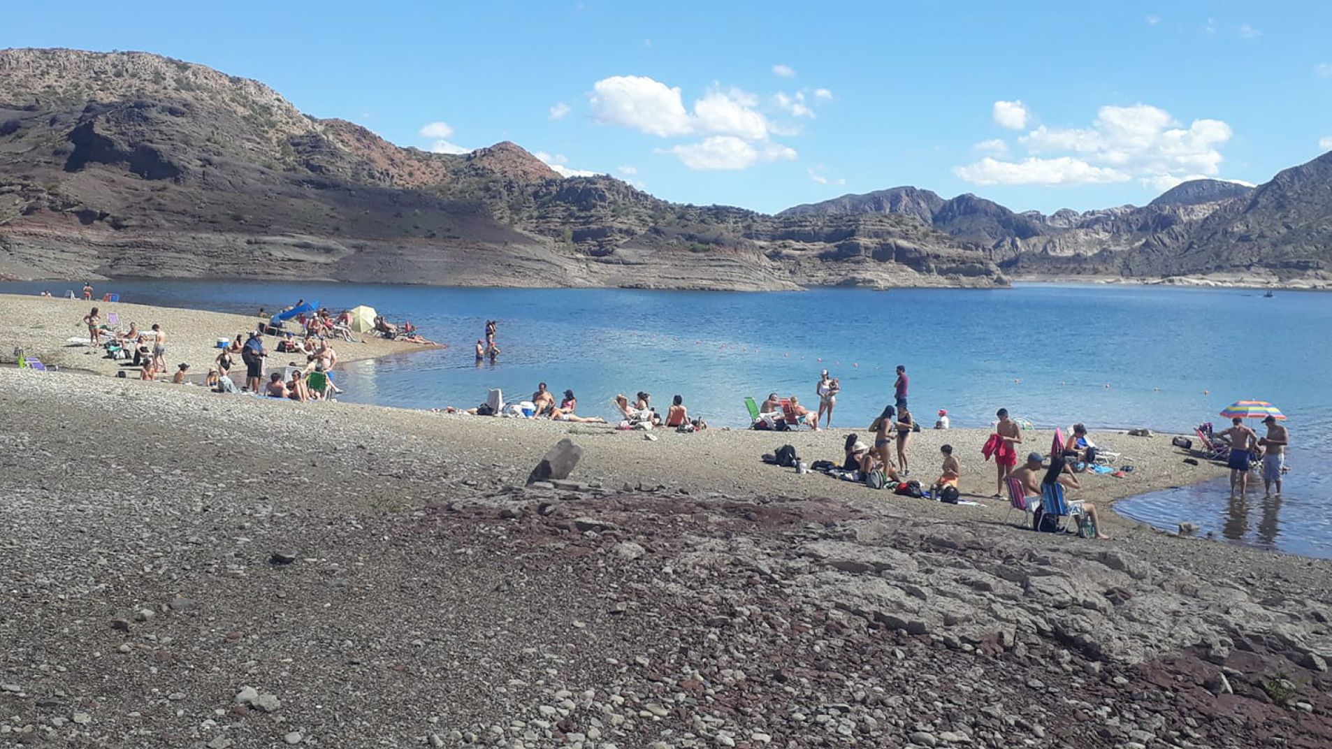 Es habitual que en Navidad muchas familias pasen el día a la orilla de un lago o río (foto archivo).