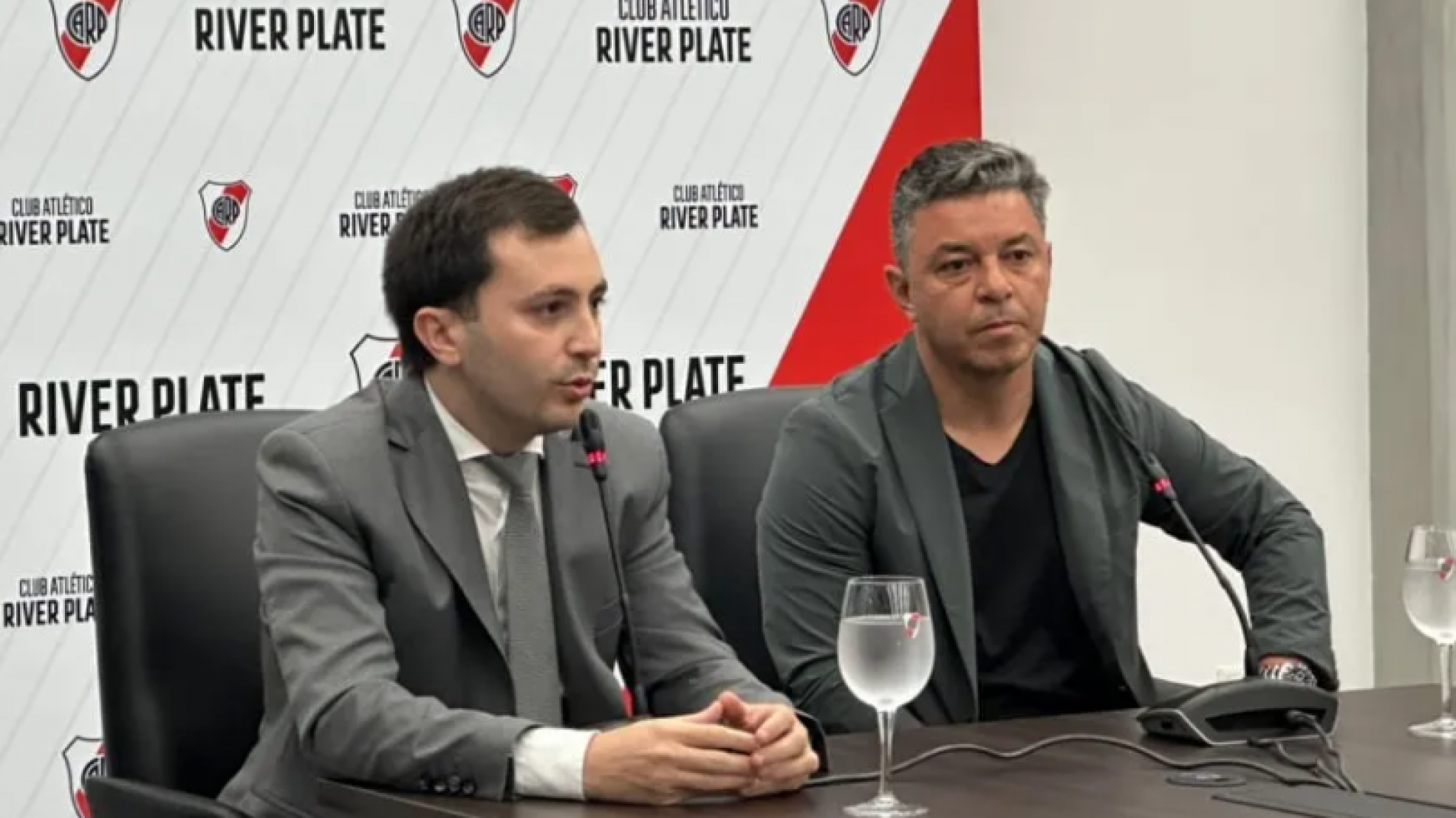 River reanuda las charlas por los refuerzos