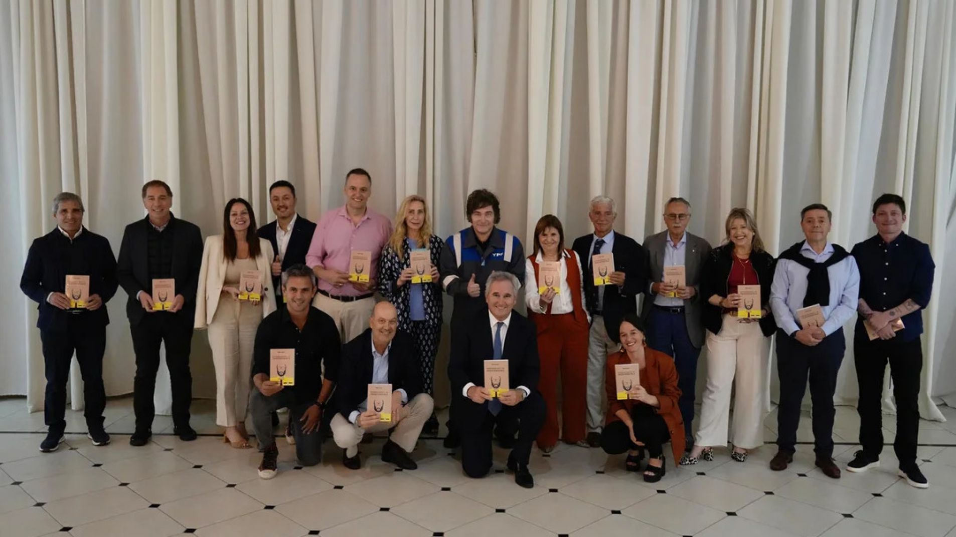 Milei evalúa el aumento para ministros y secretarios tras dos años de congelamiento