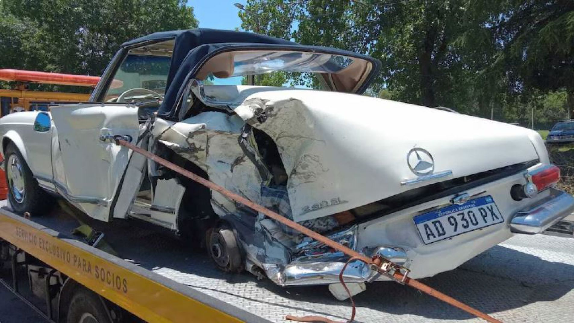 Vale 200 mil dólares, perdió la rueda, lo chocaron y quedó destruido (video)