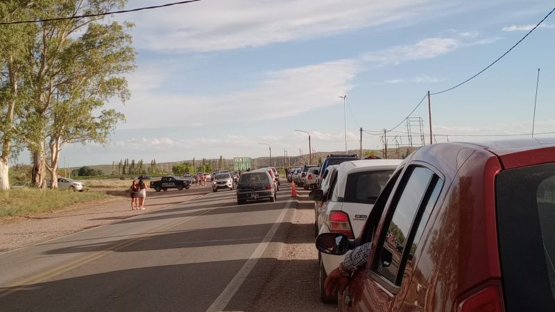 Nueva Costanera: una multitud llenó el lugar y sólo dejan ingresar a pie