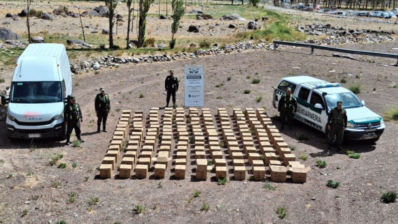 Secuestraron 152 cajas de pirotecnia que ingresaron desde Chile a Mendoza