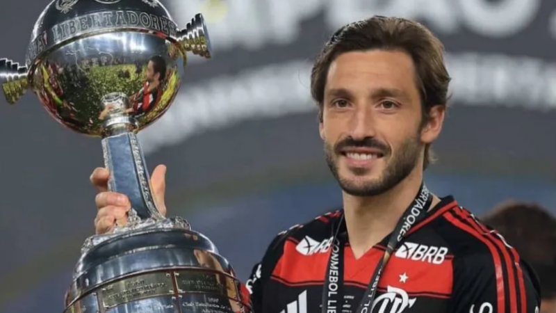 River ofertó por Matías Viña, campeón de la Copa Libertadores con Flamengo
