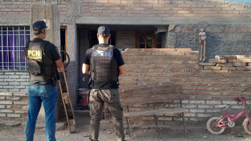 En procedimiento antidrogas detuvieron a una pareja y secuestraron cocaína