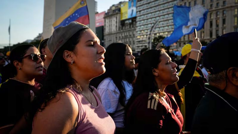 ¿Cuántos venezolanos con residencia permanente viven en Argentina?