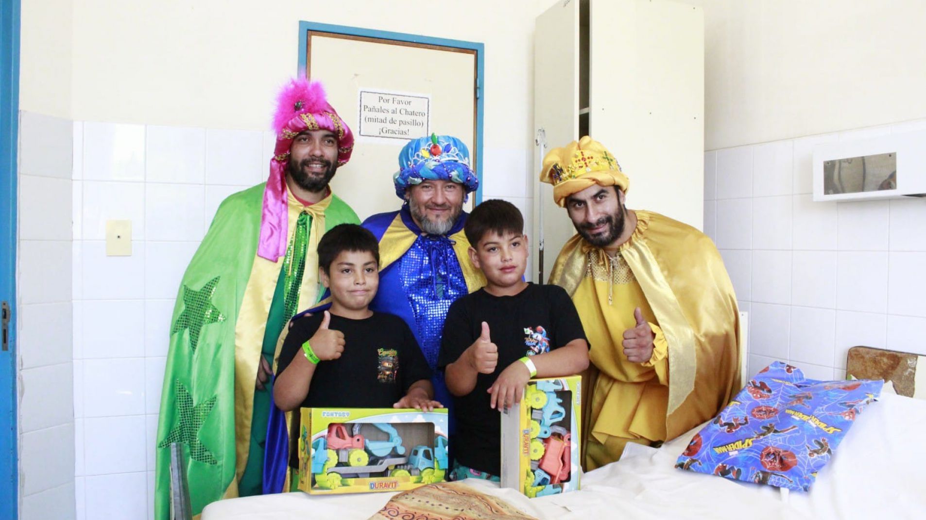 Los Reyes Magos visitaron a niños internados en el hospital Schestakow