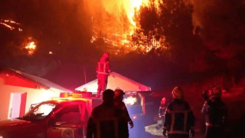 Chubut: el fuego avanza sin control, quemó más de 1.800 hectáreas