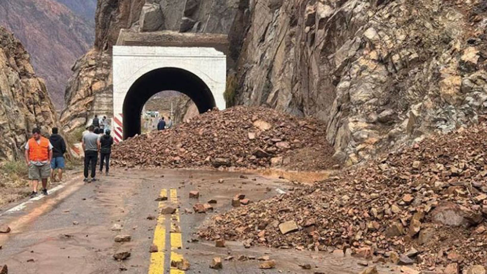 Por riesgo de aludes: cortarán la circulación en el Paso a Chile