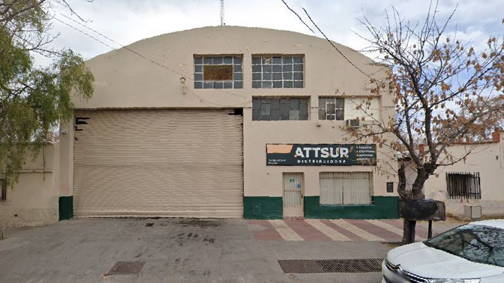 Los ladrones forzaron una puerta para entrar (imagen Google Street View).