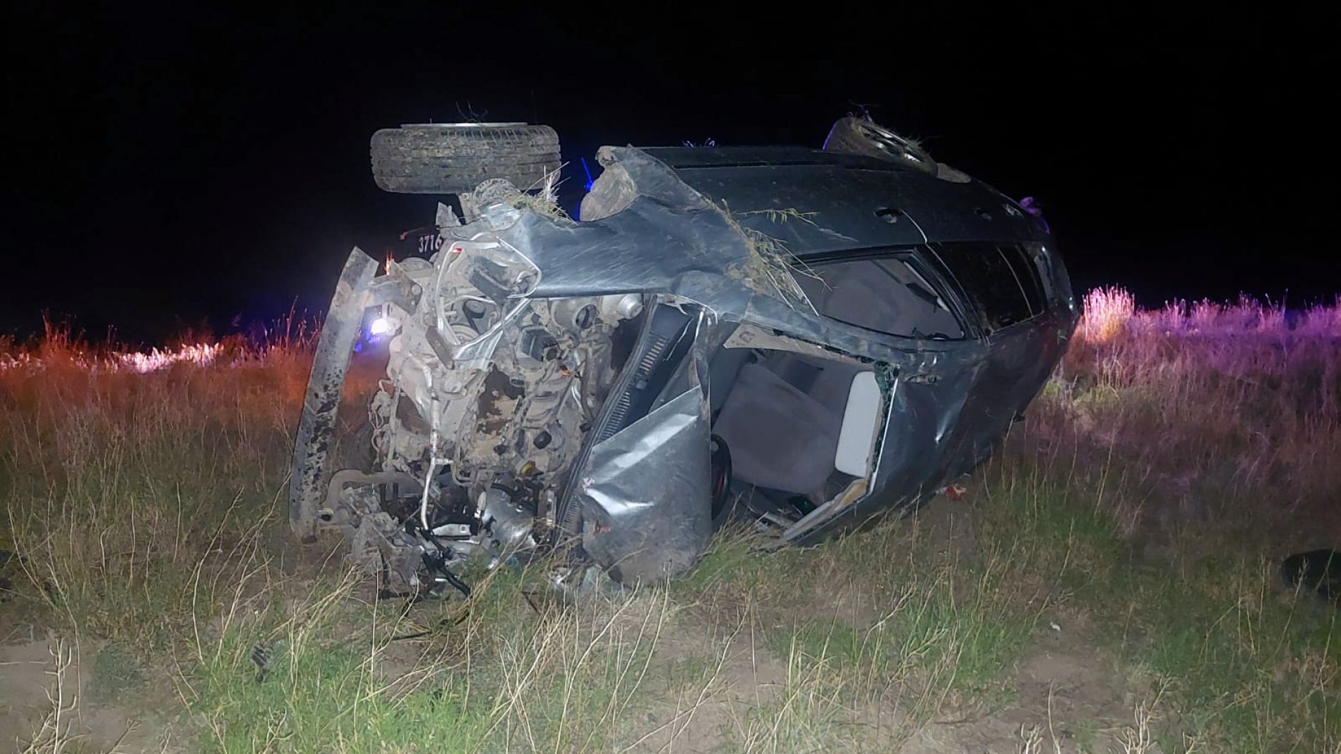 La VW Surán se fue a la banquina y dio varios tumbos.