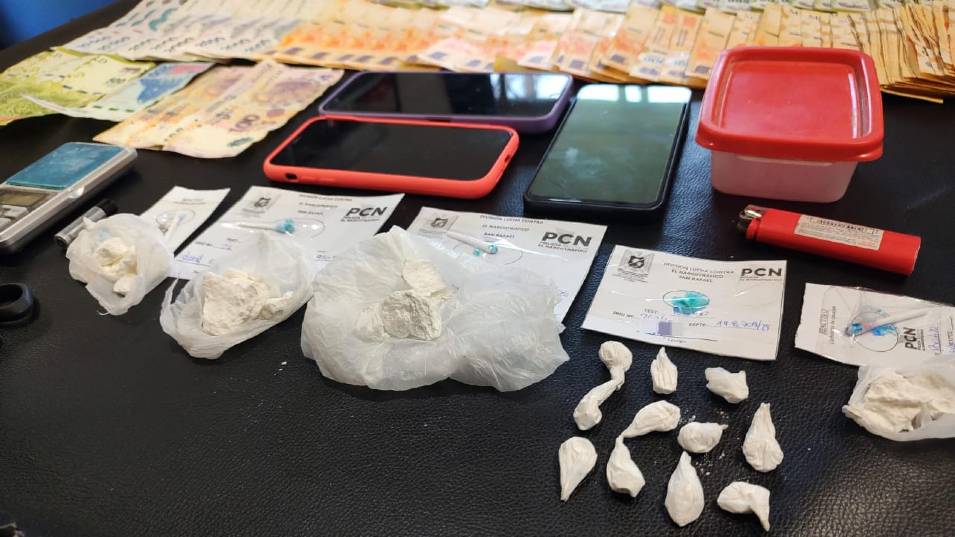 Encontraron dosis de cocaína preparadas para ser vendidas.