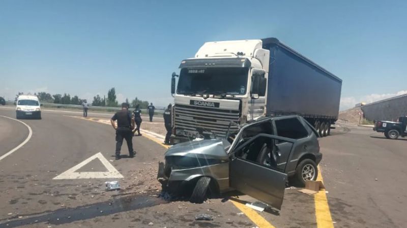 Una mujer de 30 años murió luego de que un camión brasileño los chocara