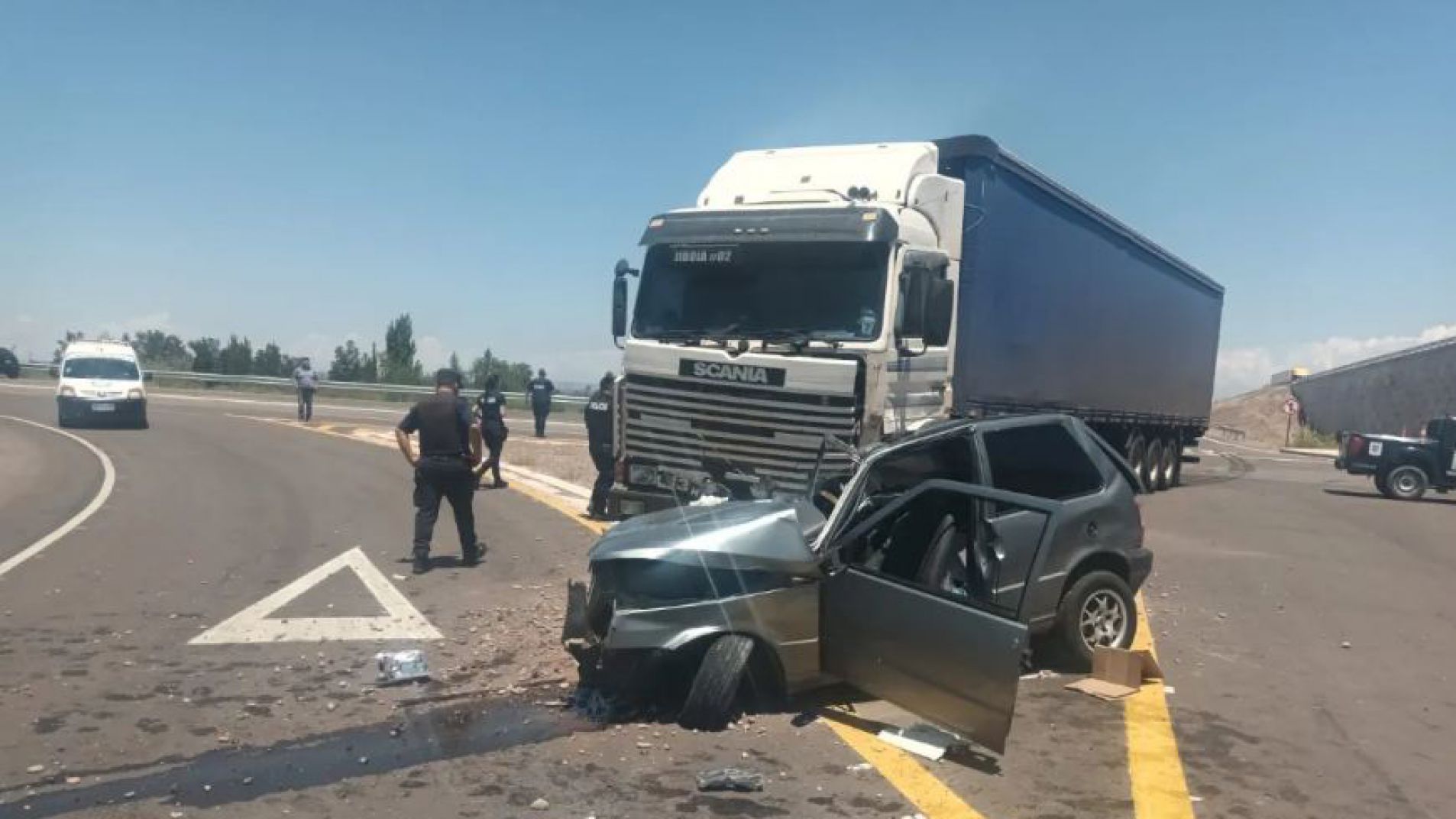 Una mujer de 30 años murió luego de que un camión brasileño los chocara
