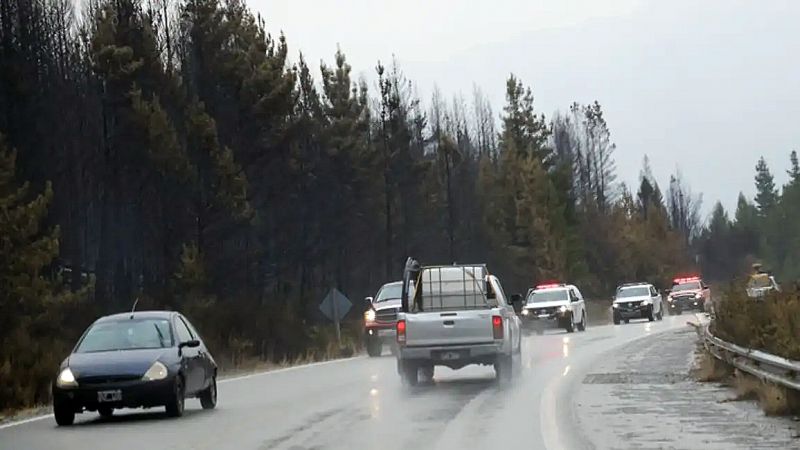 Alivio en la Patagonia por las lluvias pero el fuego continua (Videos)