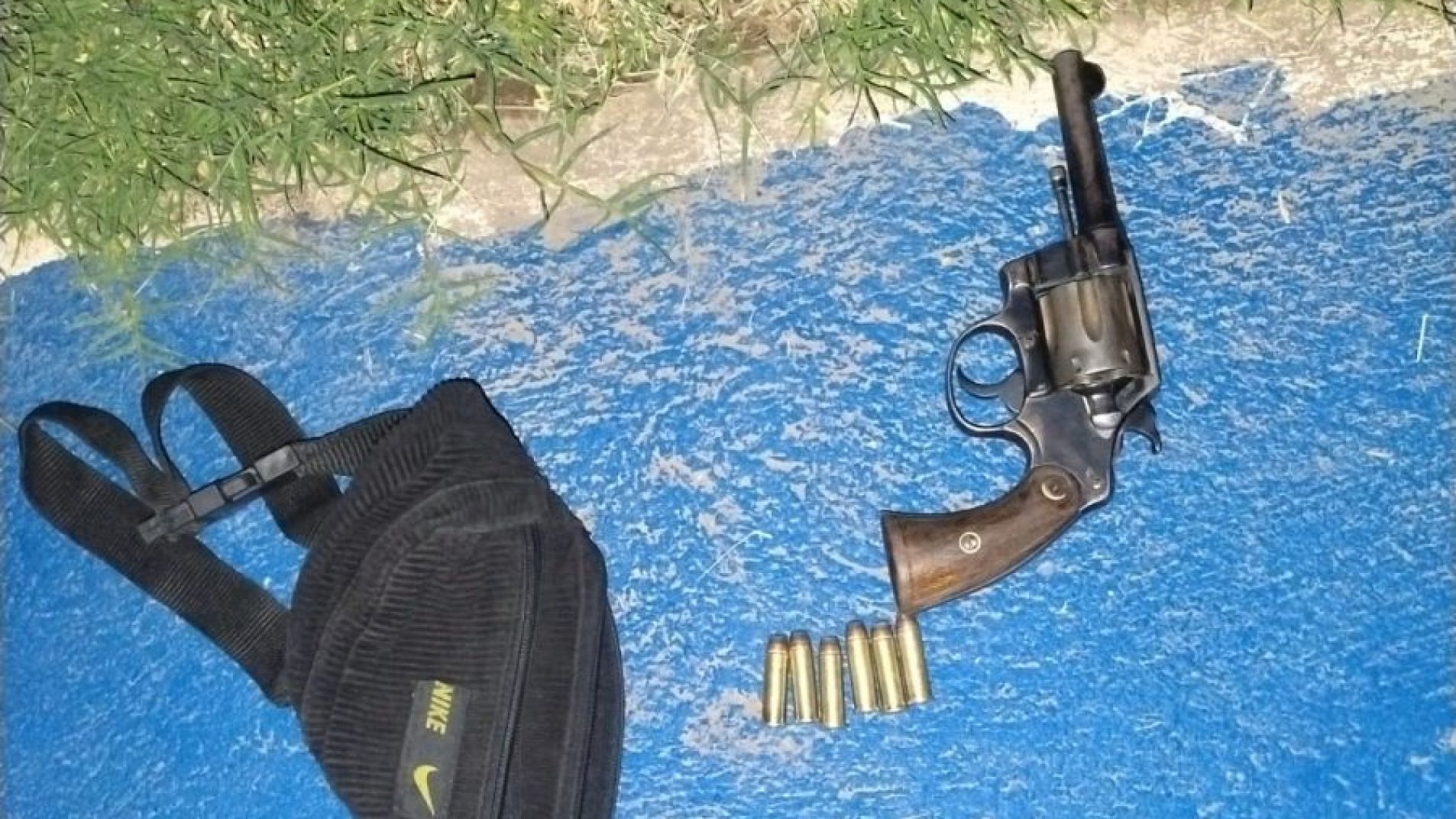 Tres detenidos, entre ellos un menor, por estar armados en la vía pública