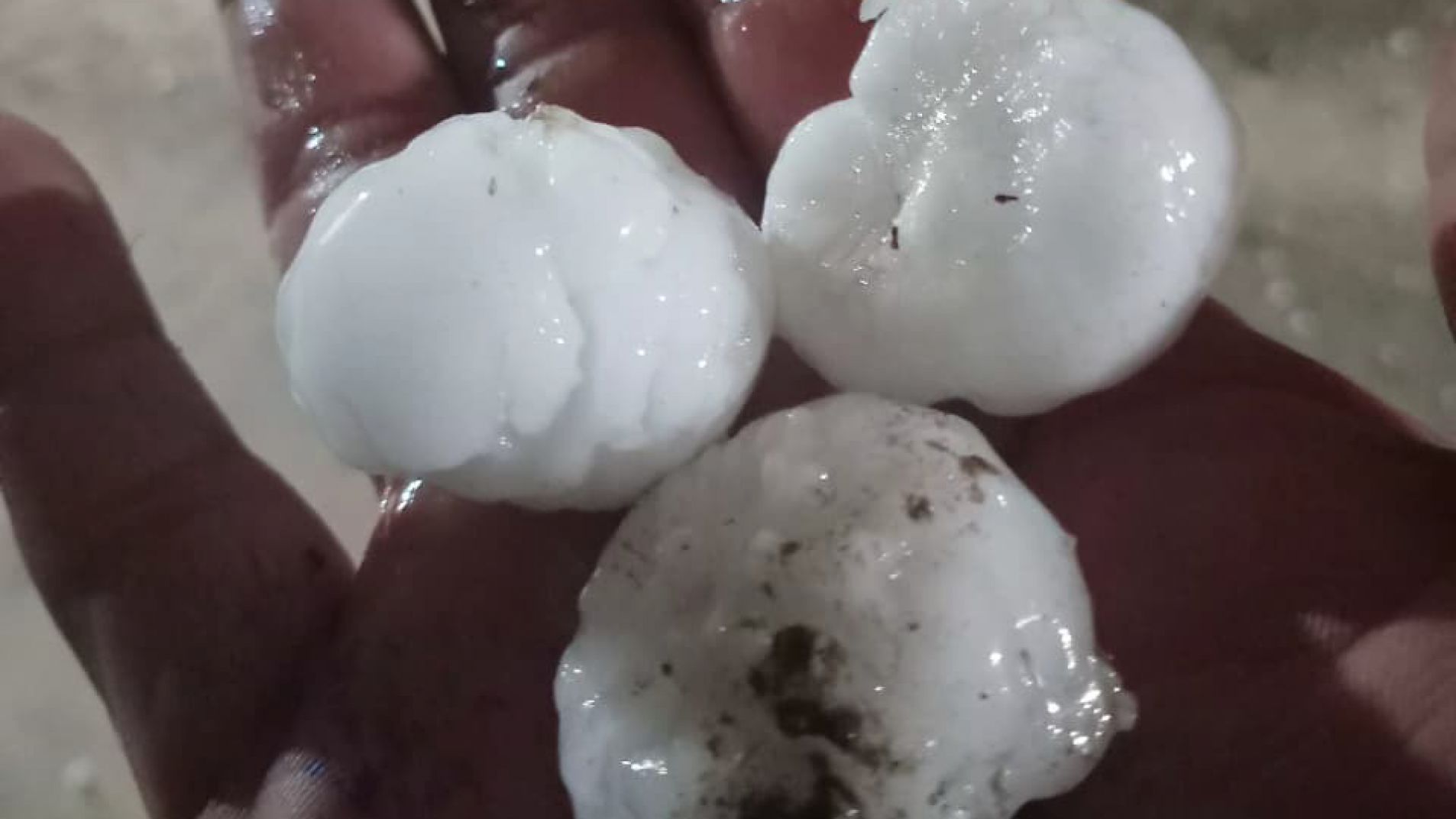 Calle Larga vieja se registró una granizada.