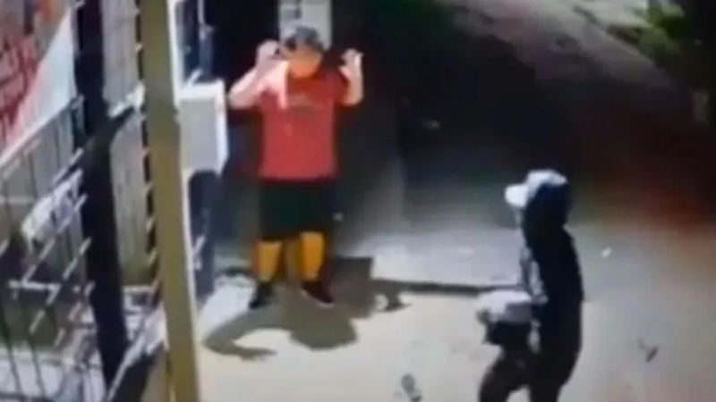 Brutal crimen: no se resistió al asalto pero igual lo mataron (video)