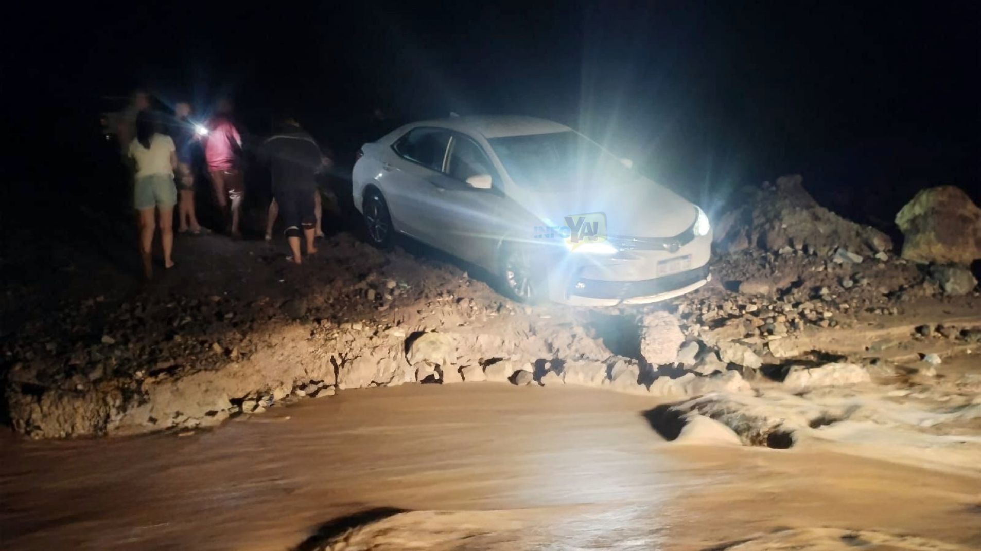 Las lluvias volvieron intransitables algunos tramos del camino.