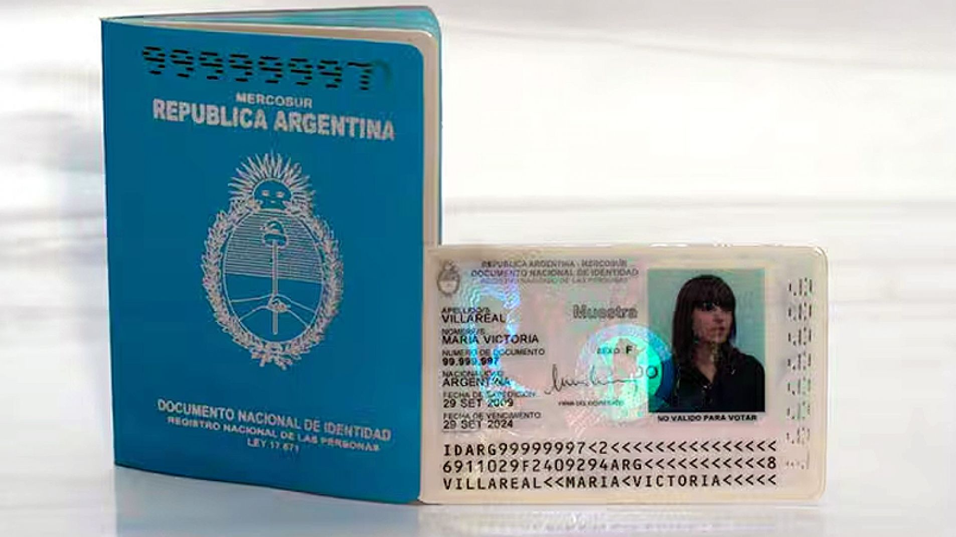 Recomiendan chequear fecha de vencimiento a las primeras tarjetas DNI y libreta azul.