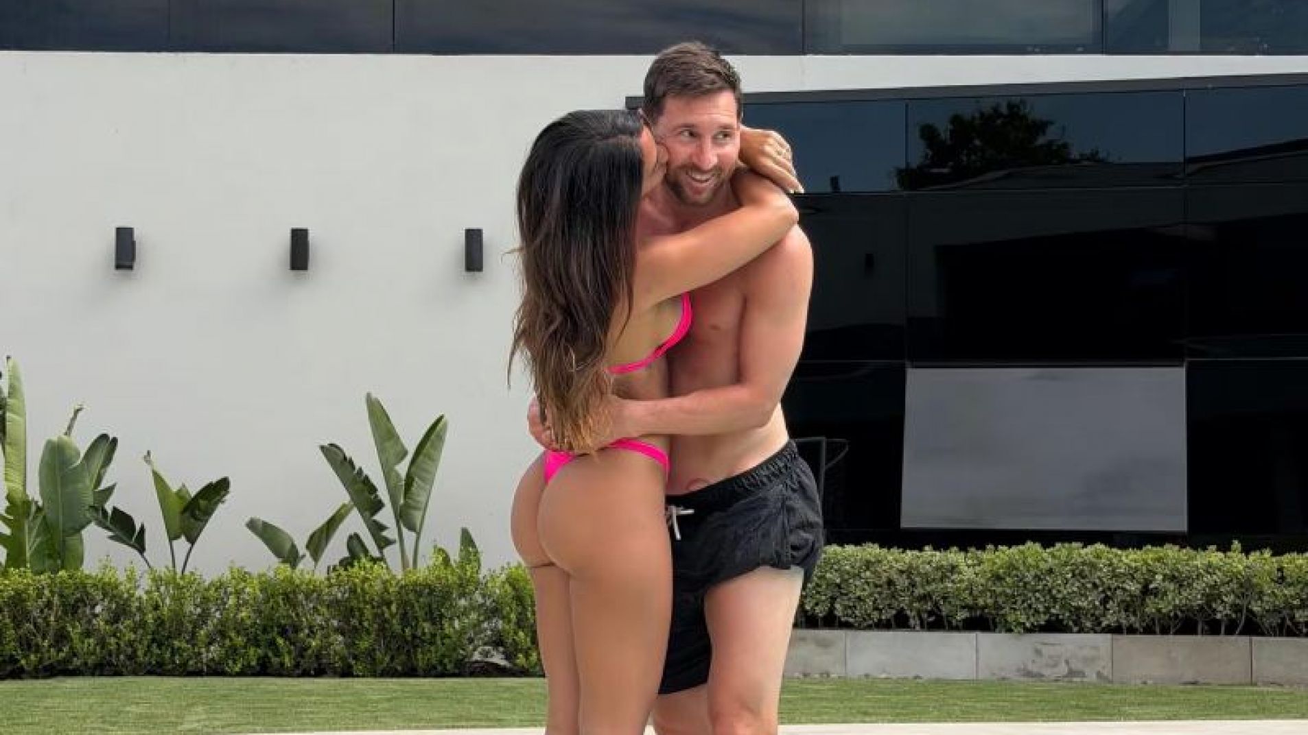 Fogosa foto posteó Antonela Roccuzzo con Lionel Messi en sus vacaciones