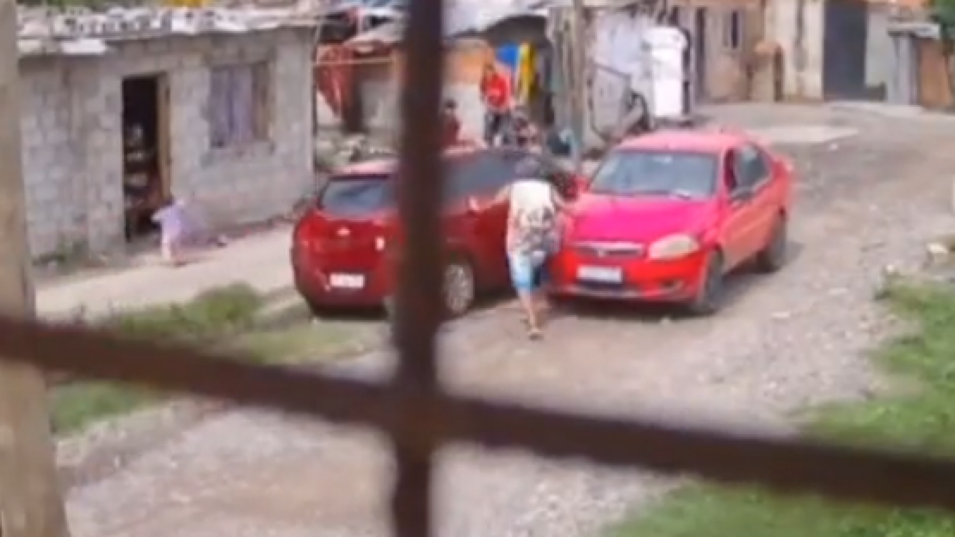 Automovilista borracho embistió a una familia y se dio a la fuga (Video)