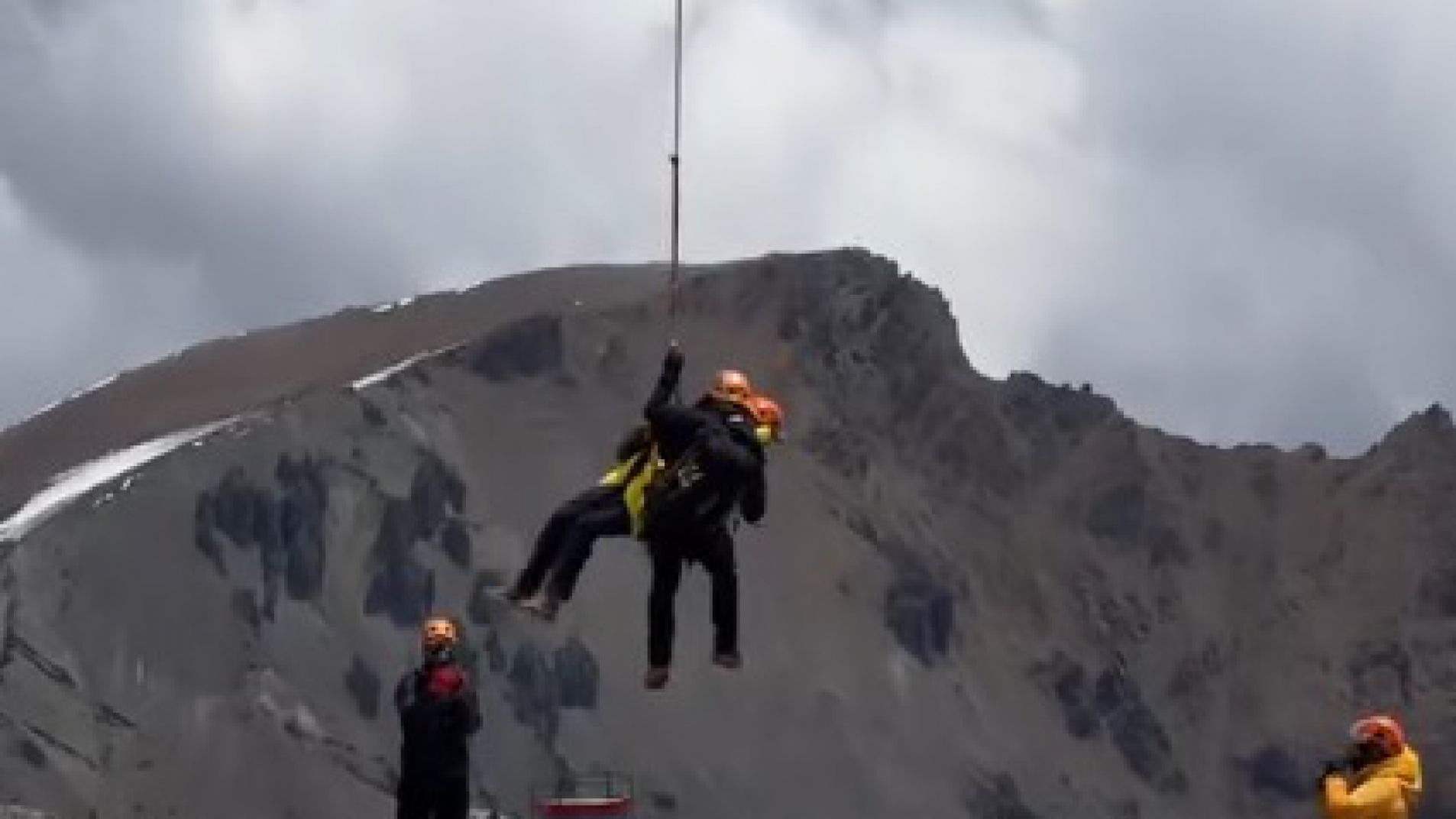 Recataron a otro andinista extranjero en alta montaña