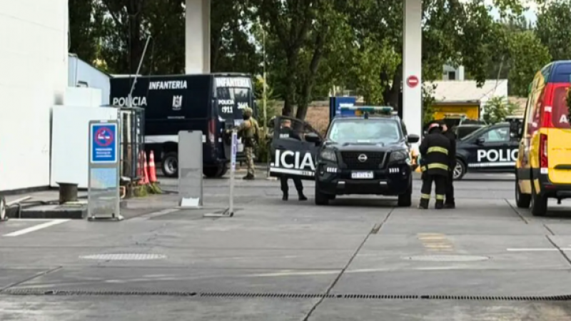 Después de 4 horas de negociación se entregó la policía atrincherada