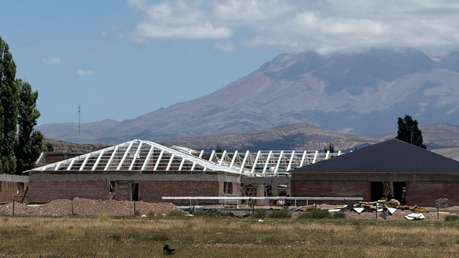 Tiene 30 por ciento de avance la construcción de la Escuela Izsaky