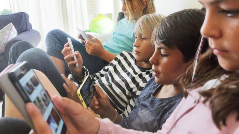 España prohibirá el acceso a las redes sociales a menores de 16 años