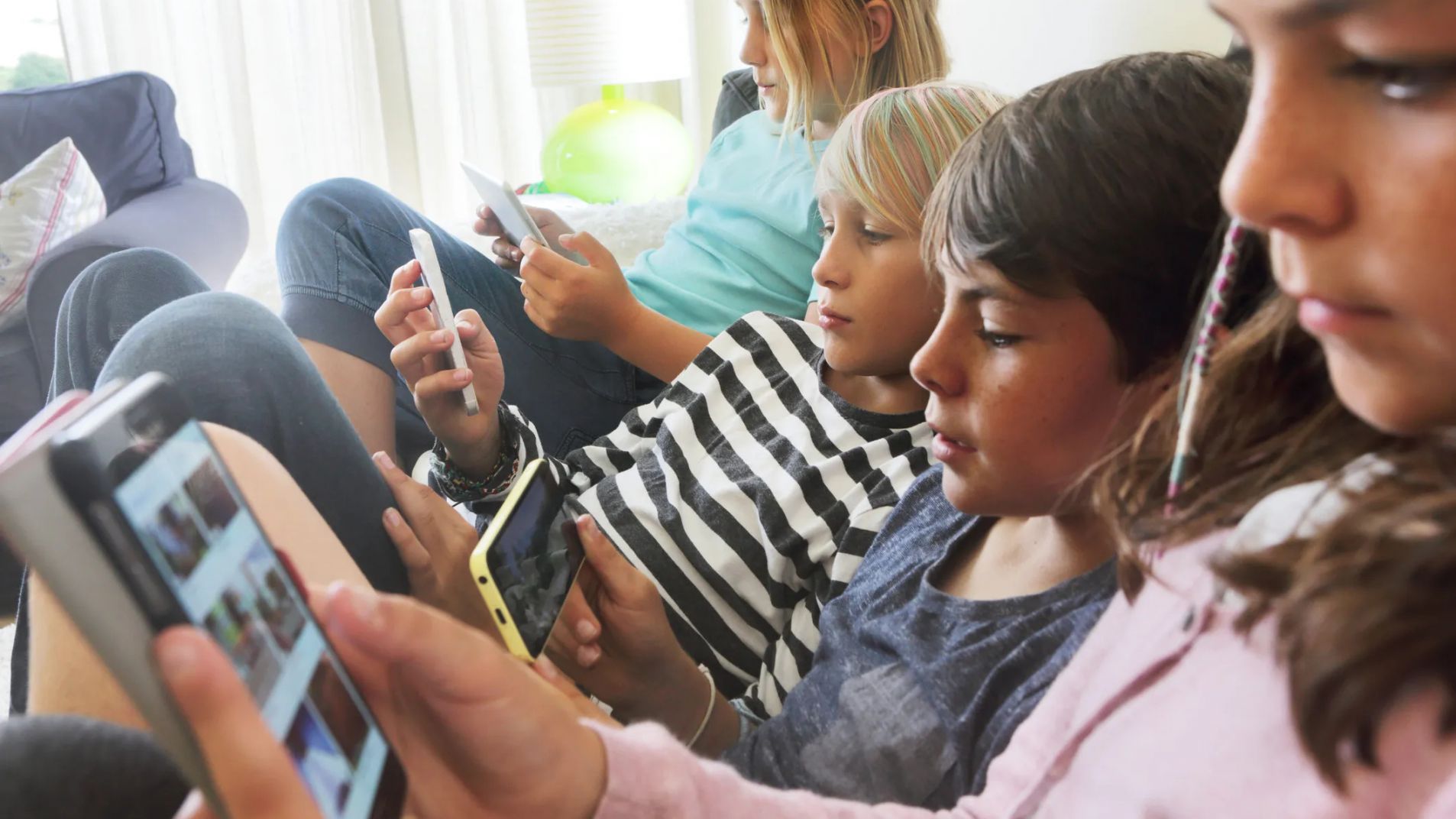 España prohibirá el acceso a las redes sociales a menores de 16 años