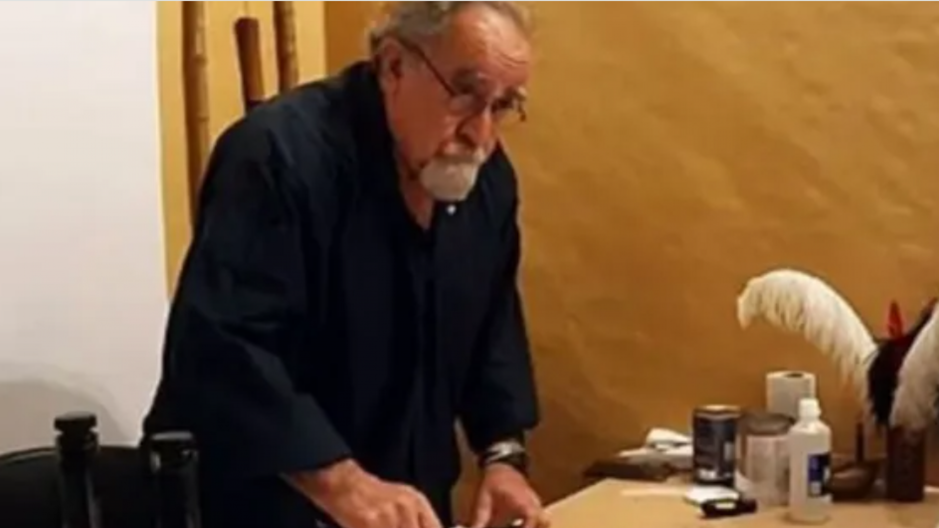 Investigan la misteriosa muerte de un artista plástico