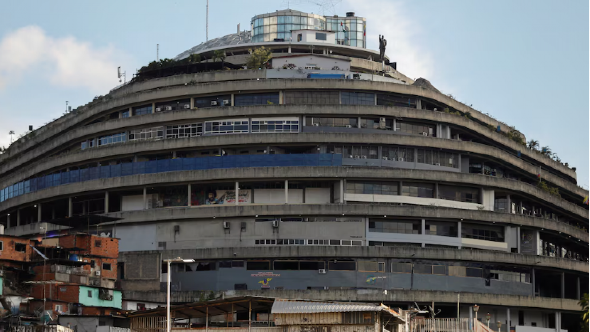 Anunciaron una ley de amnistía general y el cierre de la cárcel del Helicoide