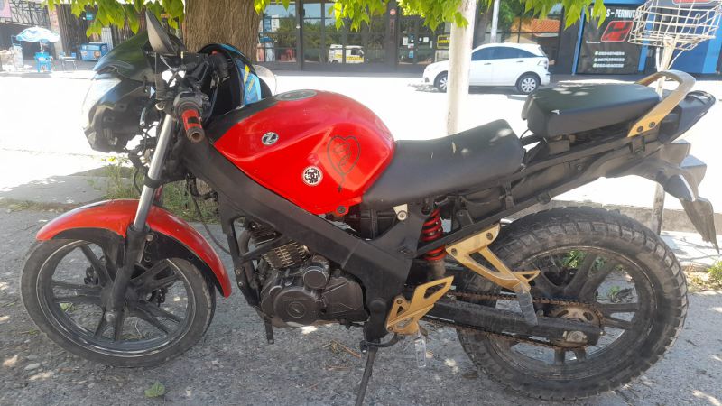 Le robaron la moto mientras trabajaba en la finca: busca recuperarla