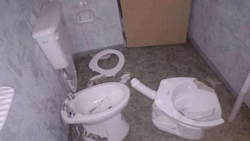 Entraron a robar a una finca y desmantelaron un baño