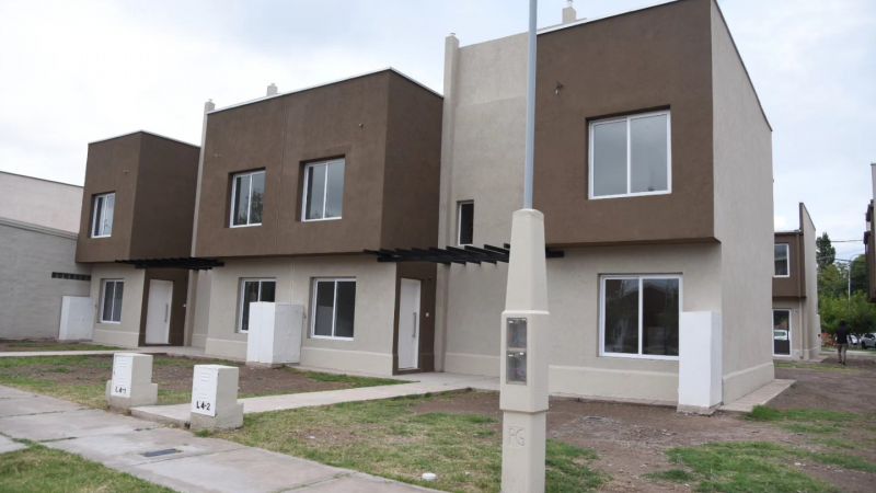 El IPV entregó 12 viviendas en San Rafael en el barrio "Complejo Roca"