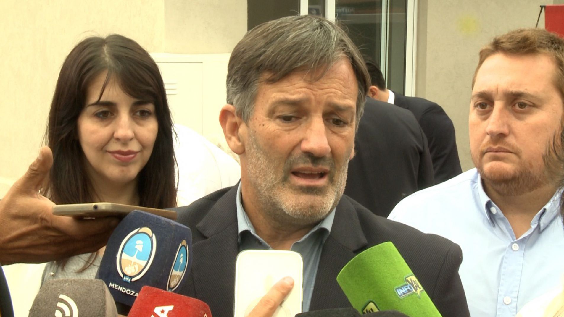 "Vamos a reparar las filtraciones de agua en el barrio Sun Valley"