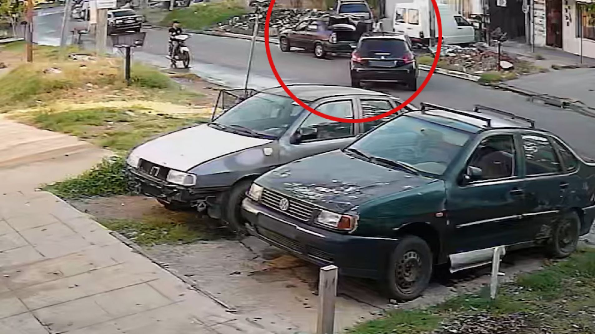 Perdió el control de su auto y mató a un hombre frente a su mujer y sus hijas