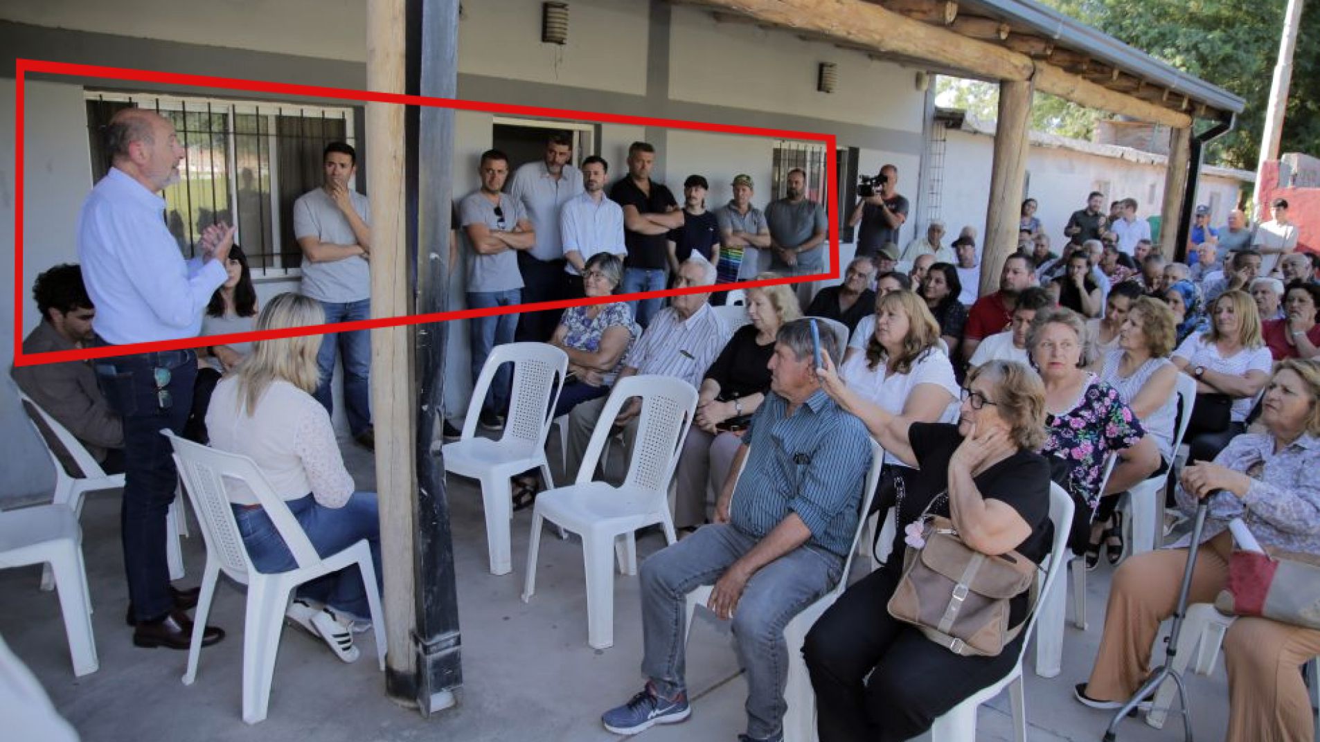 Funcionarios de más en la entrega del Seguro Agrícola