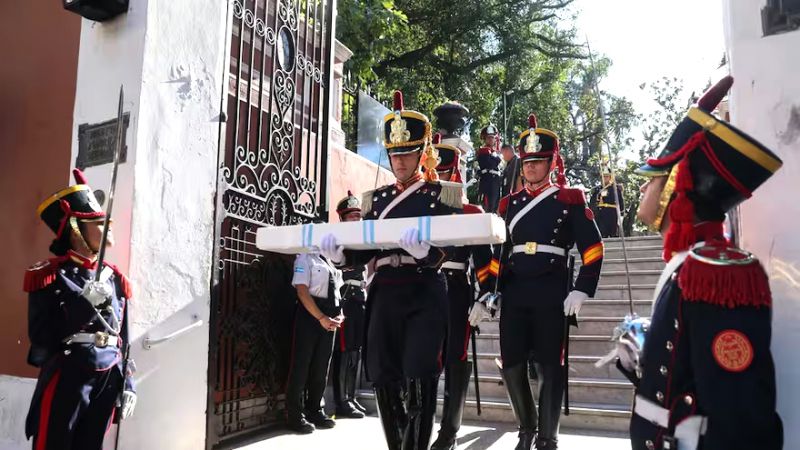 El traspaso del sable corvo al Regimiento de Granaderos se volvió tendencia