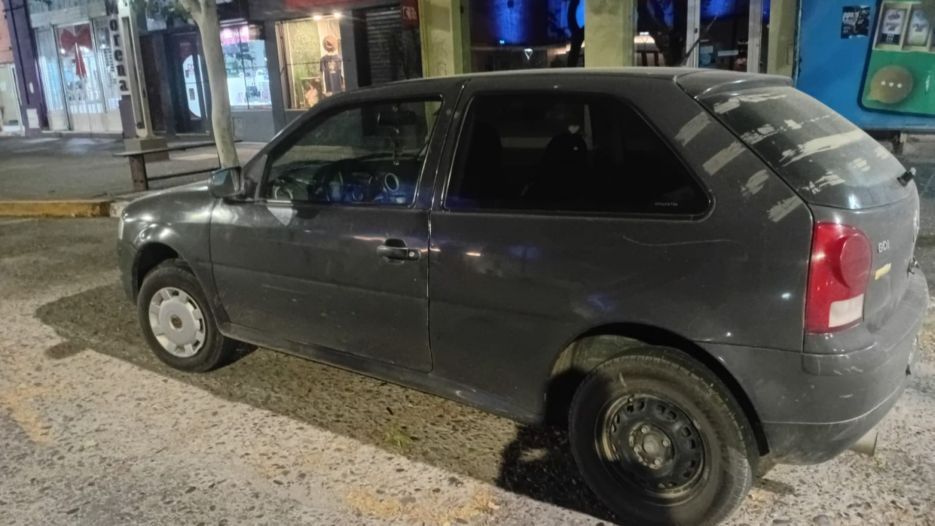 El auto fue retenido por la Policía Vial.