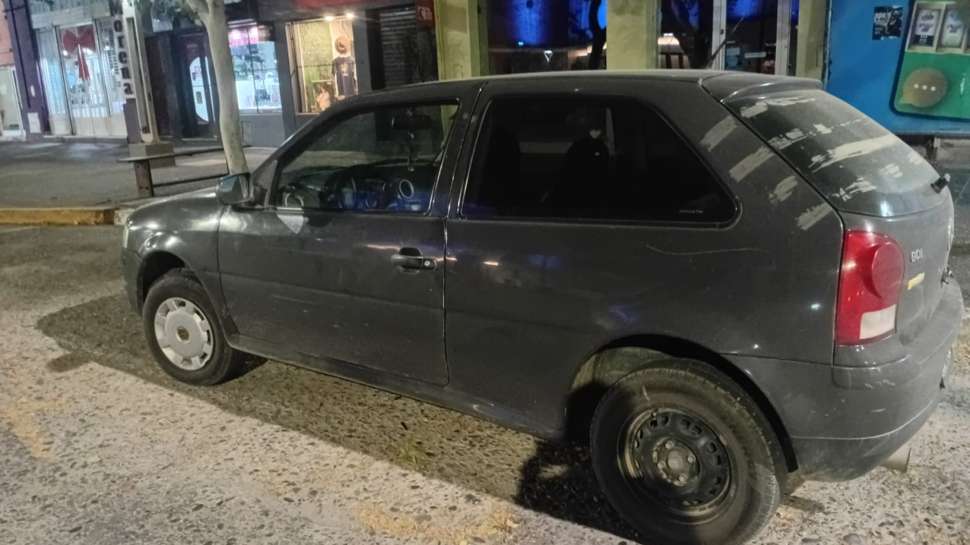 El auto fue retenido por la Policía Vial.