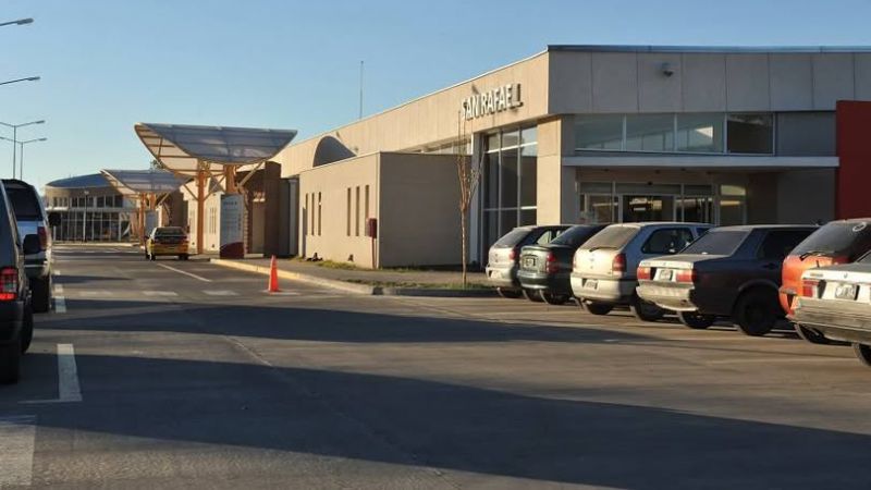 Asaltaron a una mujer a los golpes y con cuchillo en el baño de la Terminal