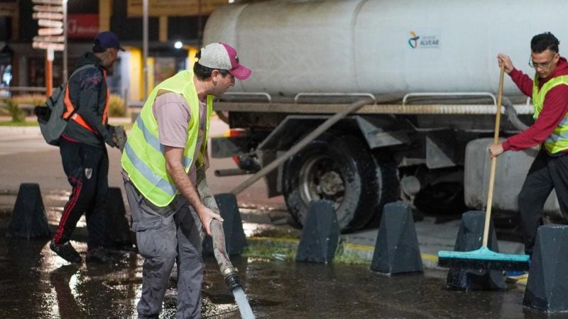 Operativo de limpieza y mantenimiento en Alvear Oeste